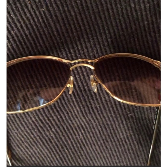 Dolce Gabbana gold rimmed aviator sunglasses with case - Picture 9 of 13